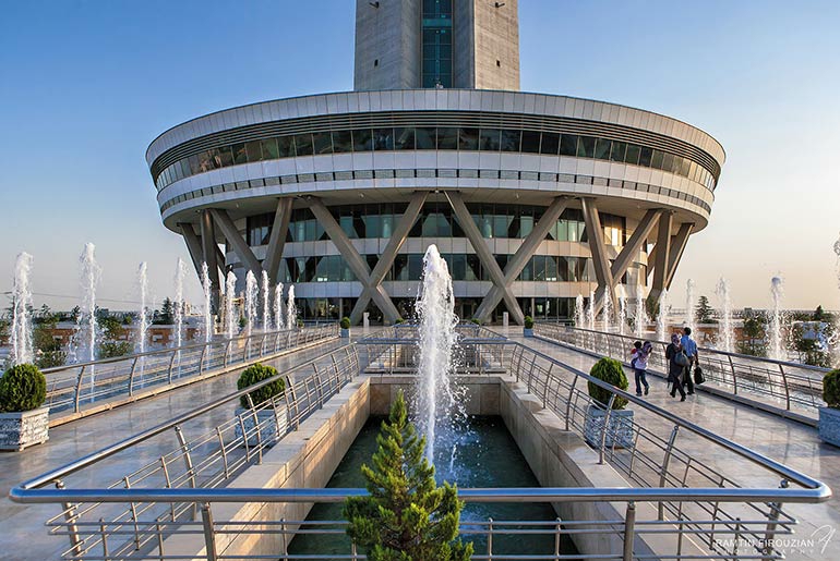عکس برج میلاد تهران در روز